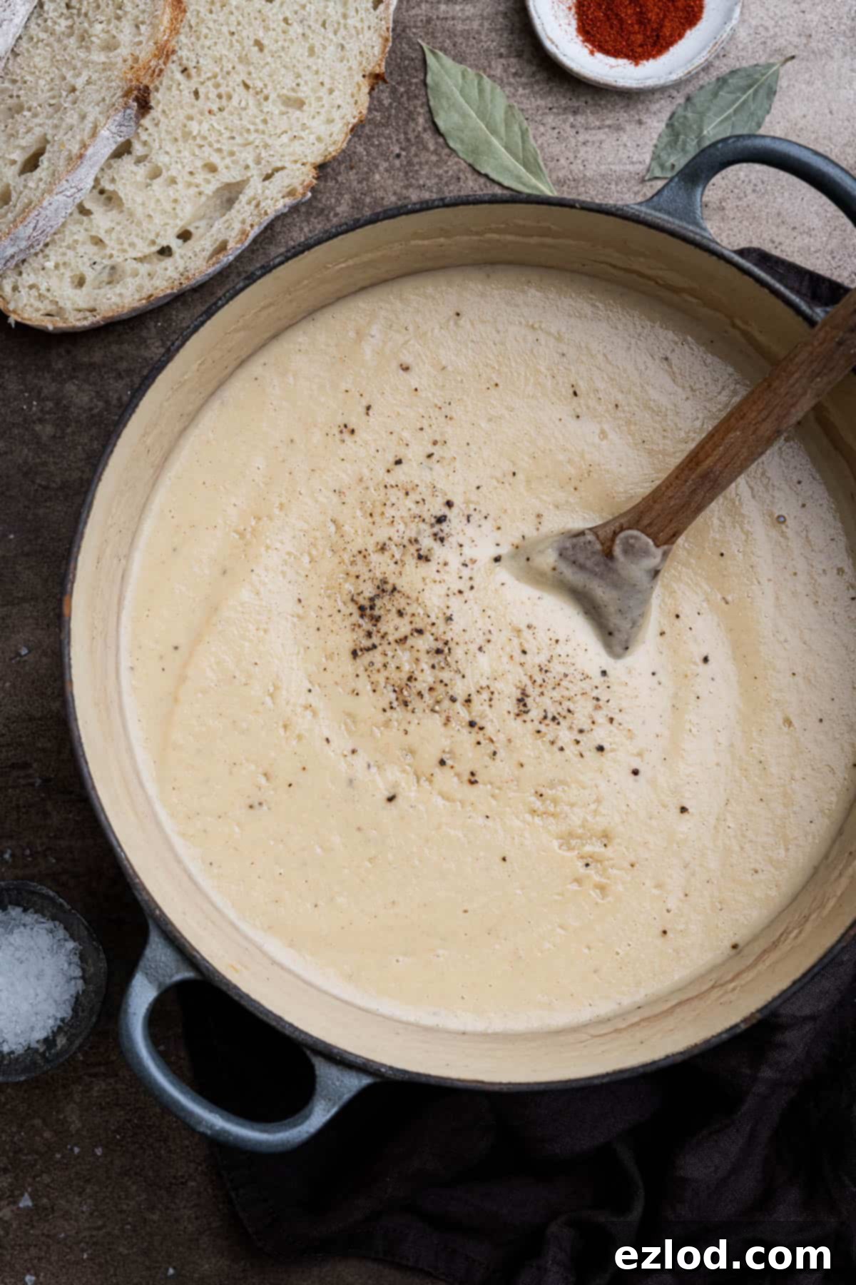 Velvety Vegan Roasted Garlic Cauliflower Soup 11 A large pan filled with the freshly blended, creamy vegan roasted garlic cauliflower soup, ready to be served.