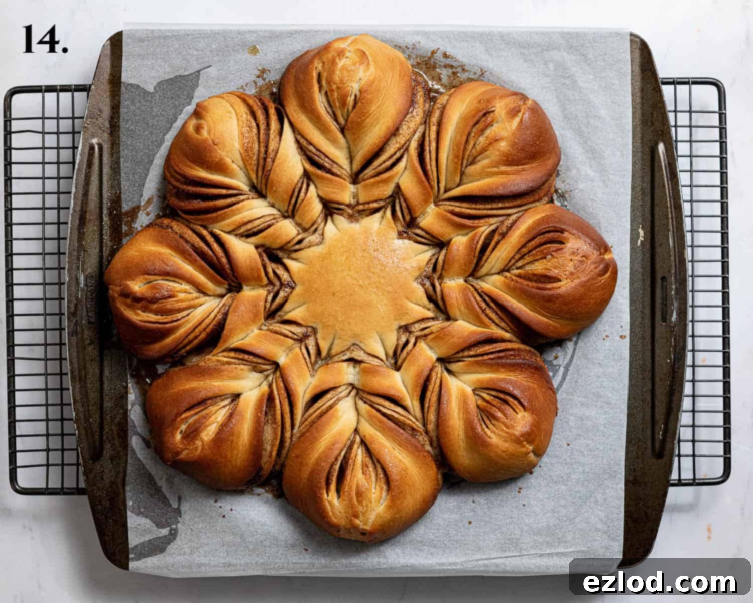 Vegan Cinnamon Star Bread 18 Step 14, the baked star bread.