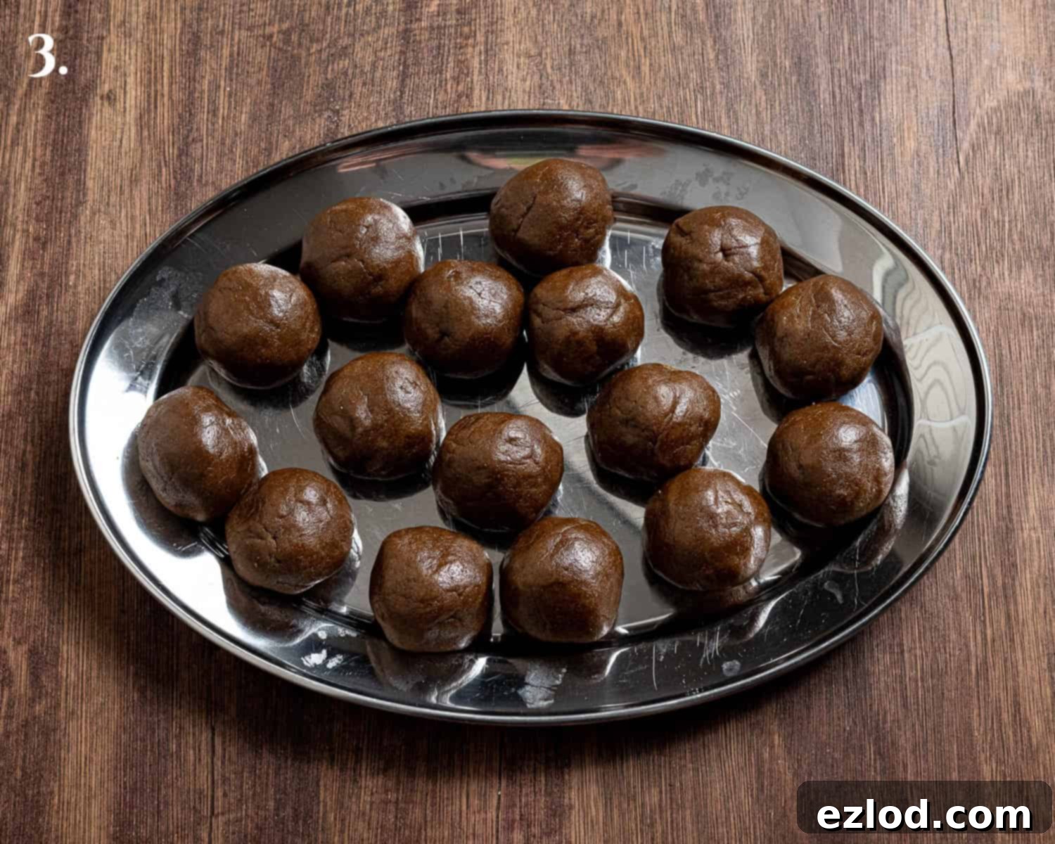 Step 3, the dough rolled into balls.